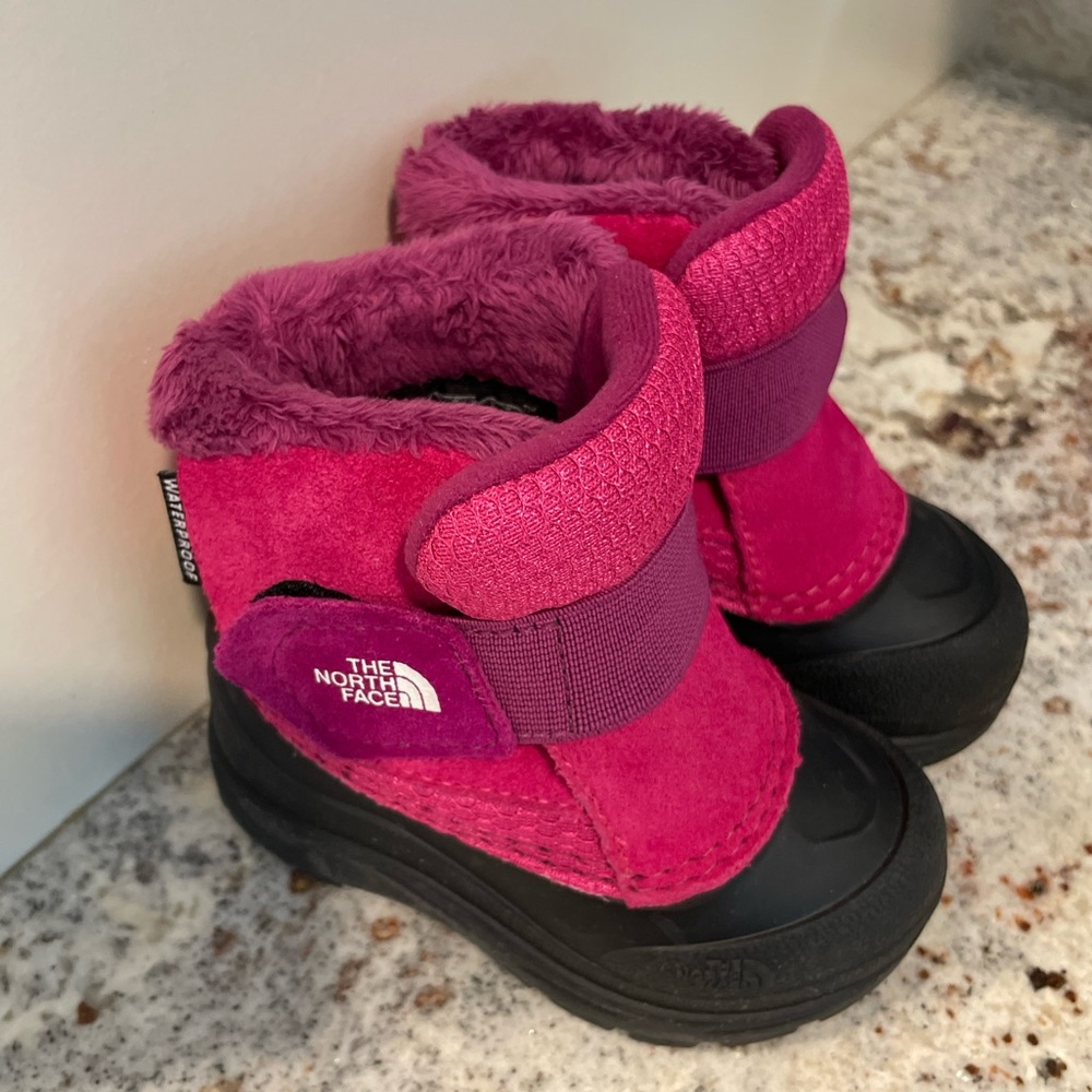 The North Face size 6 winter boots EUC